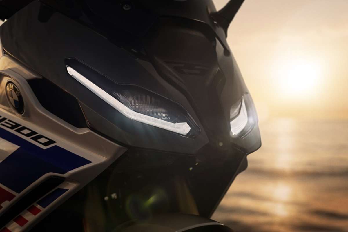 Schnittige Front - mit Tagfahrlicht und je zwei LED-Scheinwerfern für Abblendlicht und Vollicht