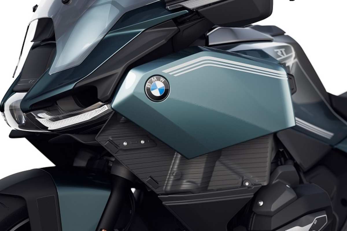 Einstellbare Seitenverkleidung zur Anpassung des Windschutzes an die Witterung