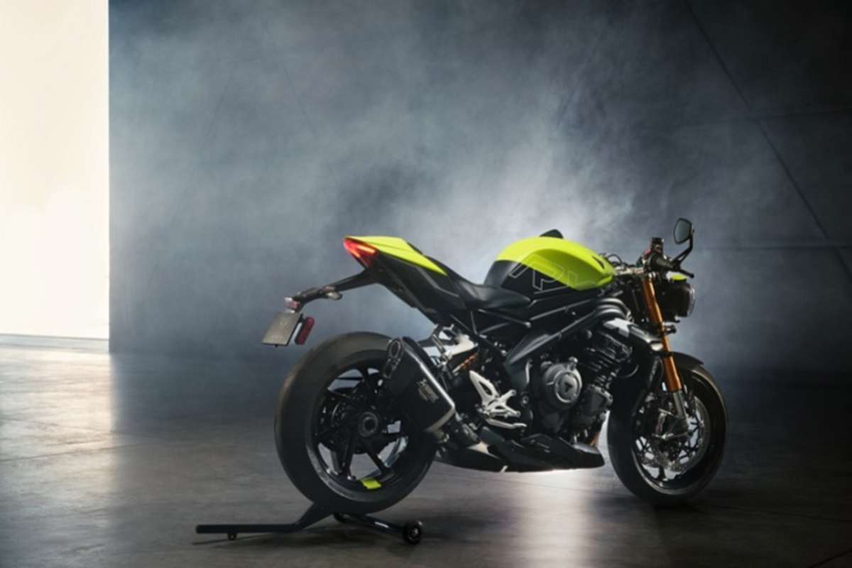 Sieht schon im Stand schnell aus: Triumph Speed Triple 1200RX