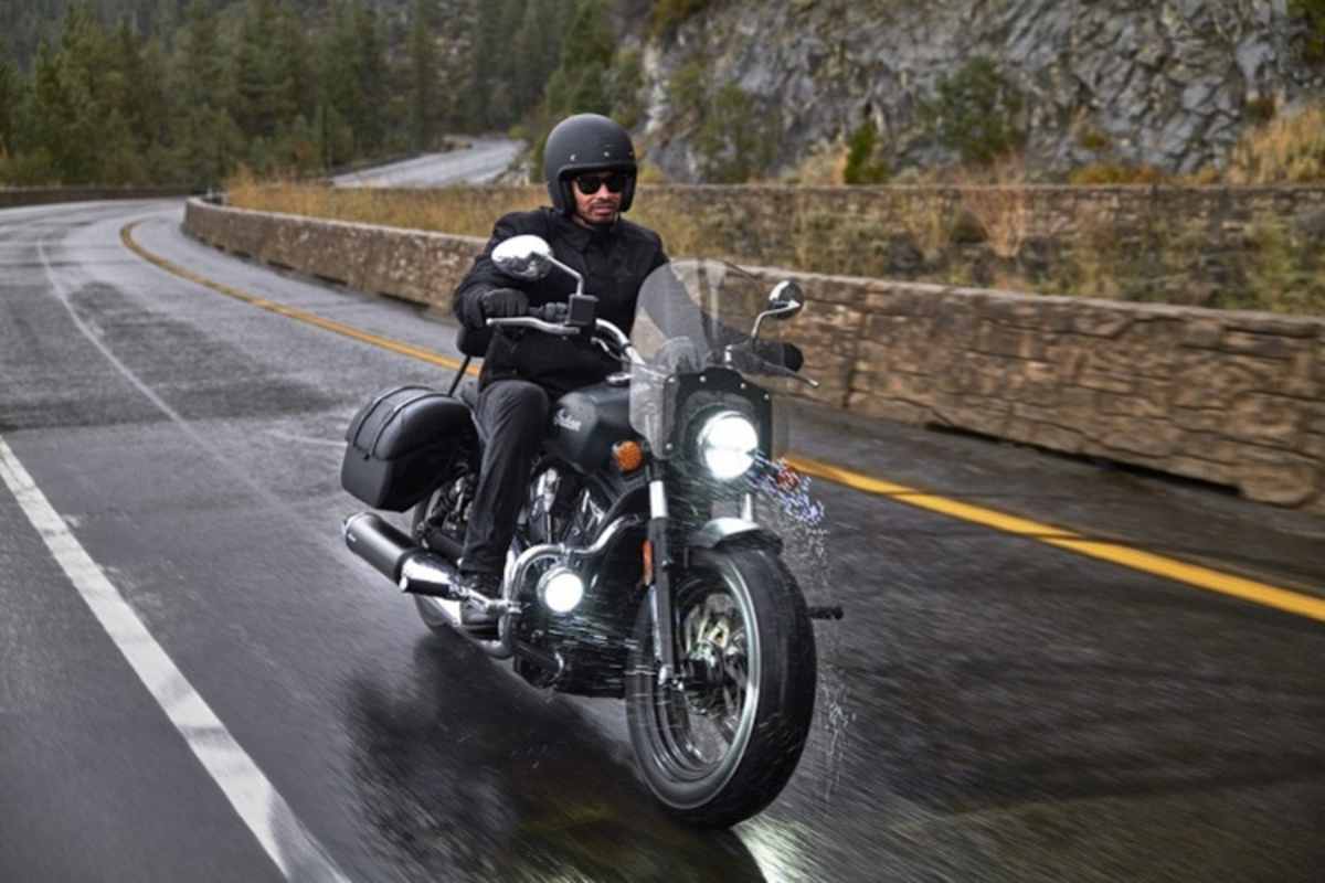Nicht alle Criuser-Fahrer sind wasserscheu: Indian Scout Super auf grosser Fahrt