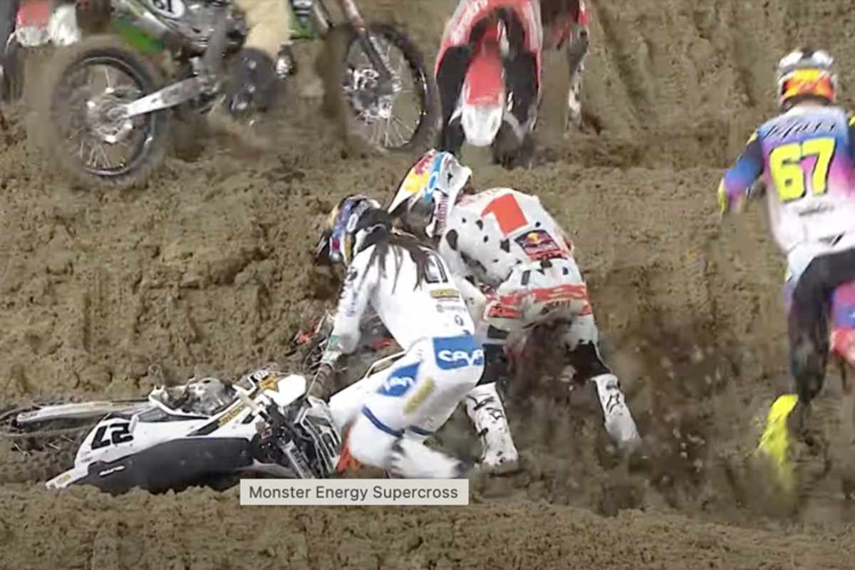 Chase Sexton kollidierte mit Malcolm Stewart in der ersten Runde