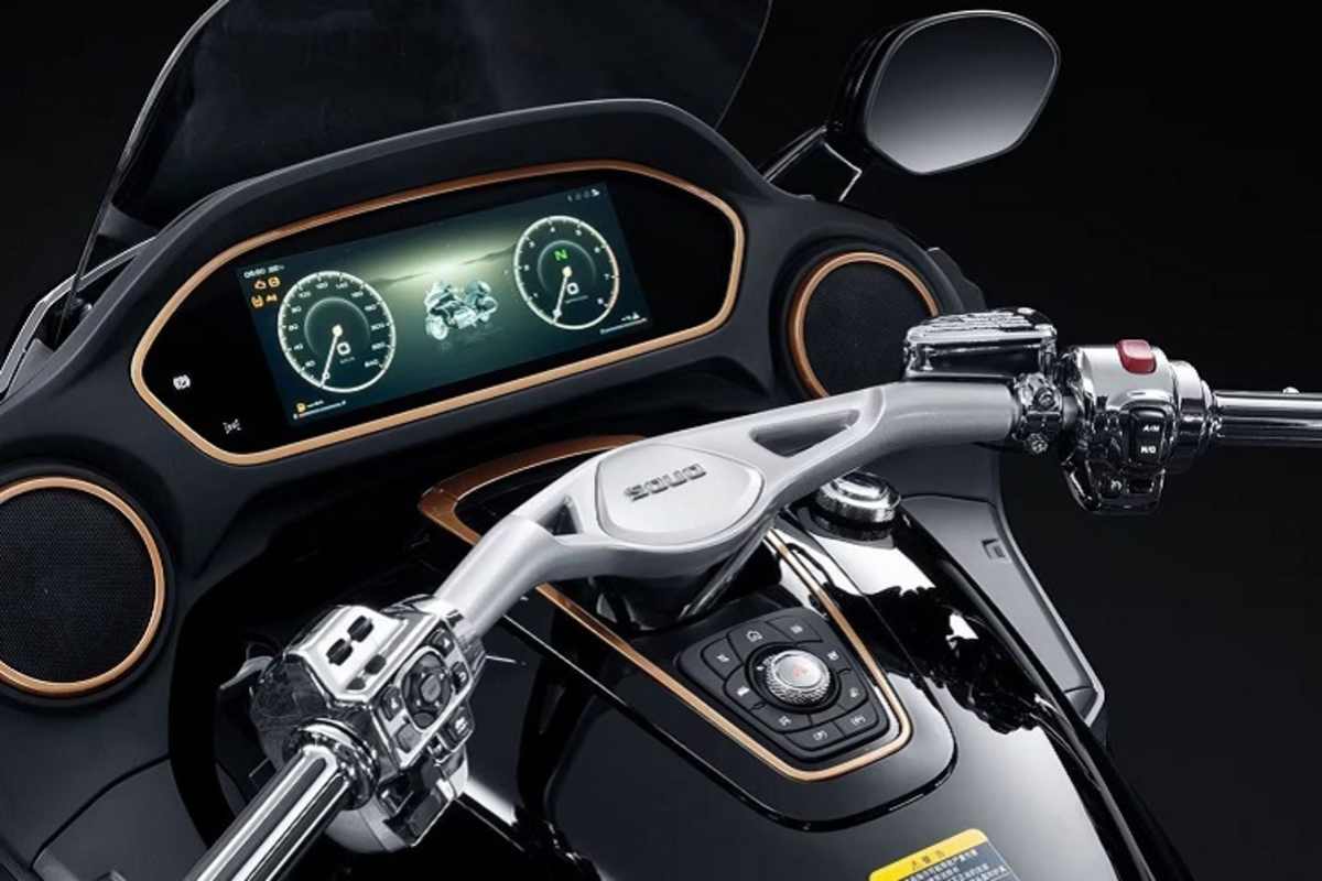 Die Tasten an den Lenkerarmaturen erinnern in der Anordnung an die - ja, Honda GoldWing