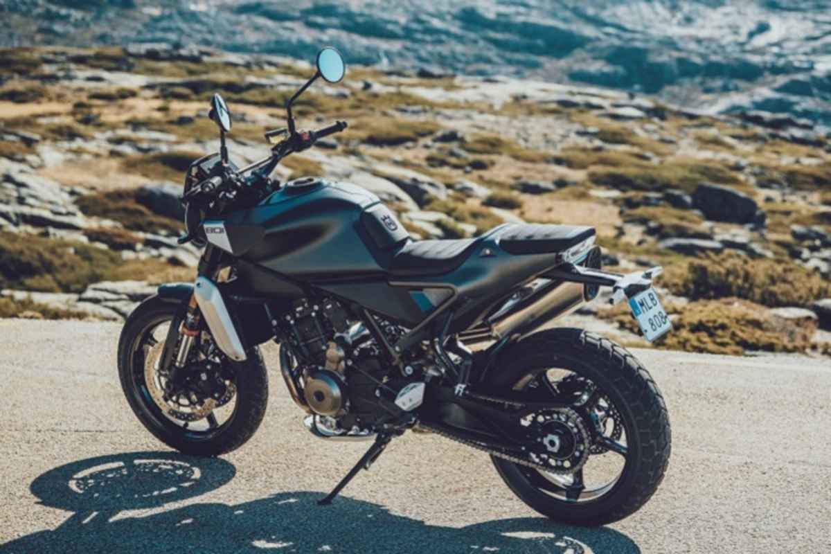 Technisch fast identisch mit der KTM 790 Duke - aber im Auftritt völlig anders