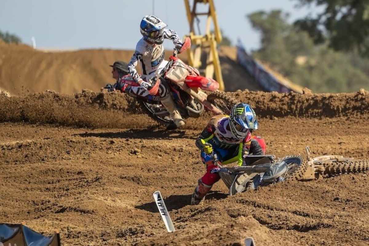 Eli Tomac stürzte bei seiner Aufholjagd im zweiten Lauf