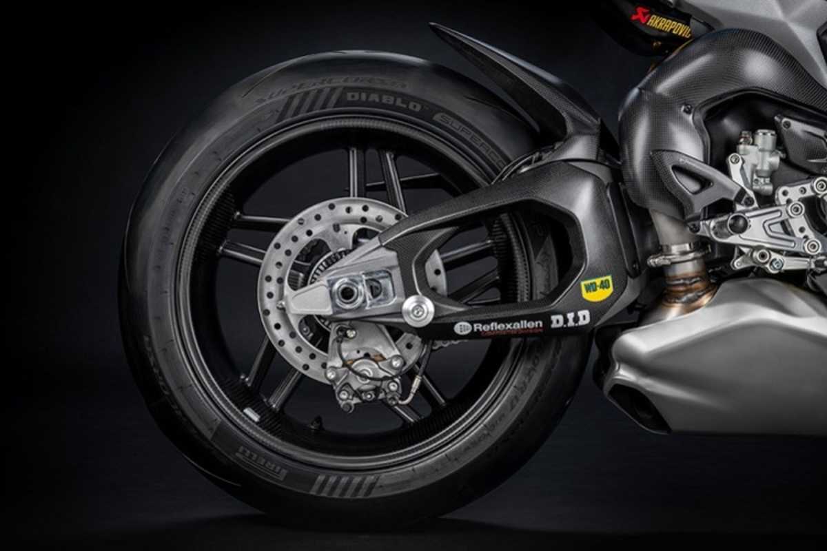 Federleicht: Karbonräder im Fünfspeichen-Design