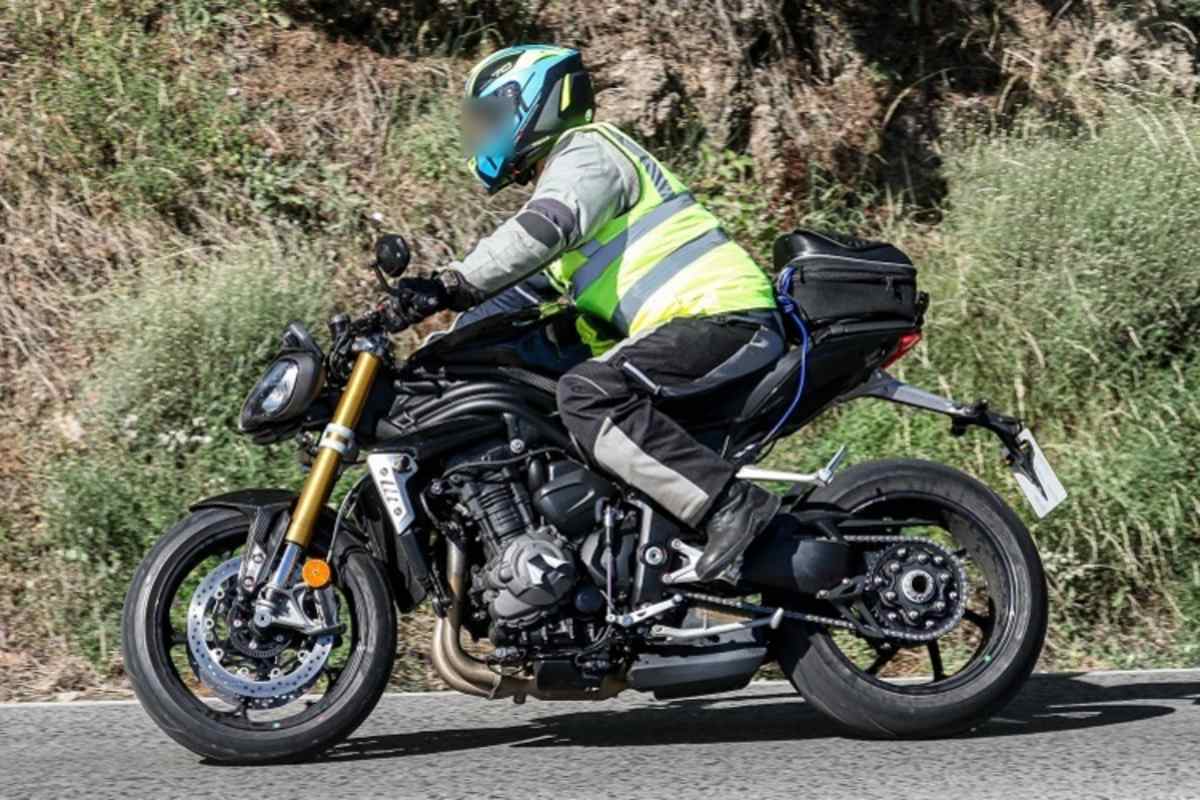 Prototyp der Triumph Speed Triple, ausgestattet mit allerlei Sensoren zur Datenerfassung