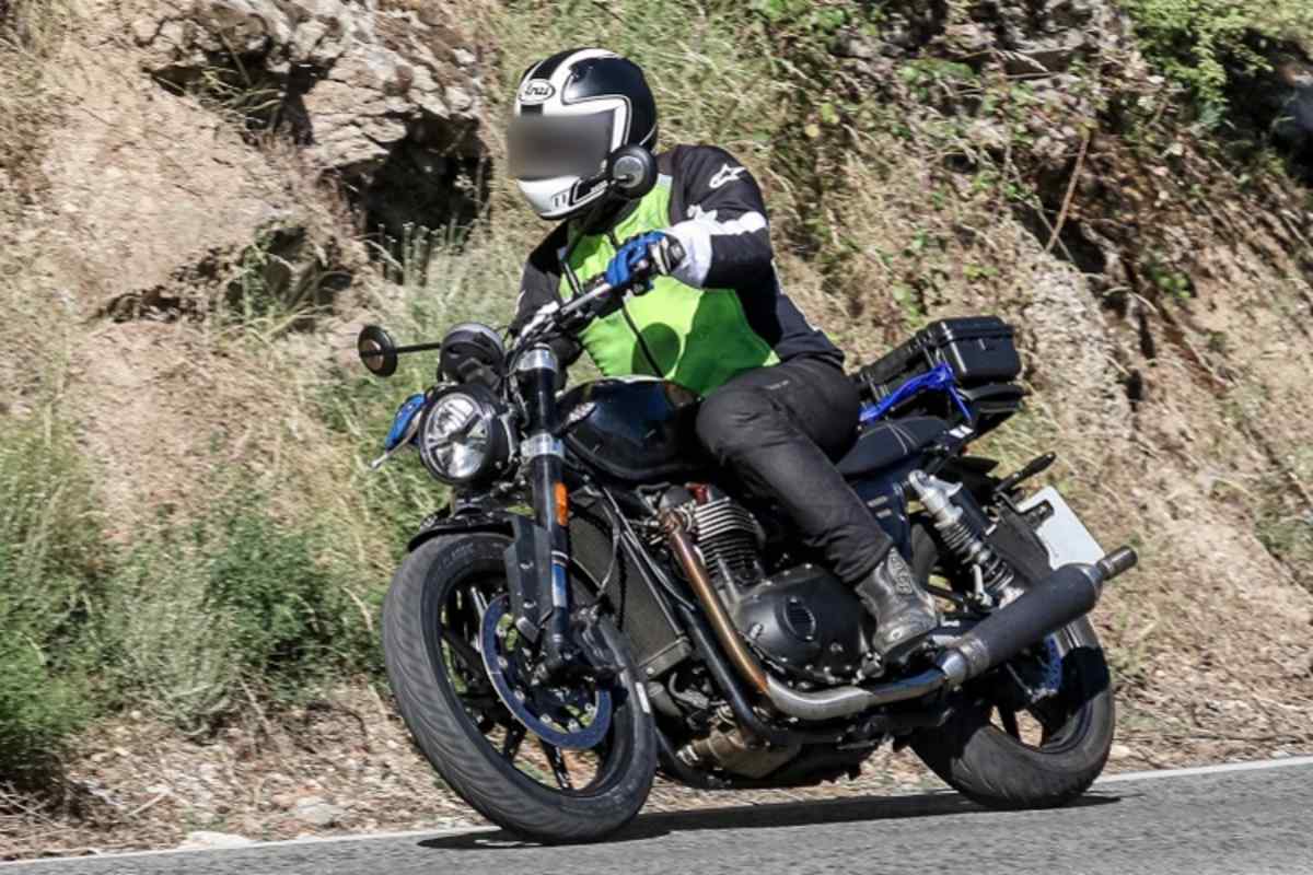 Der 900er Motor scheint unverändert, die Bremsen stammen von Nissin statt wie bisher von Brembo