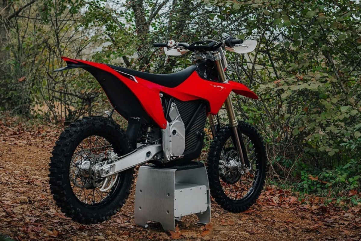 Elektromotor und Batteriegehäuse sind struktureller Bestandteil des Fahrwerks