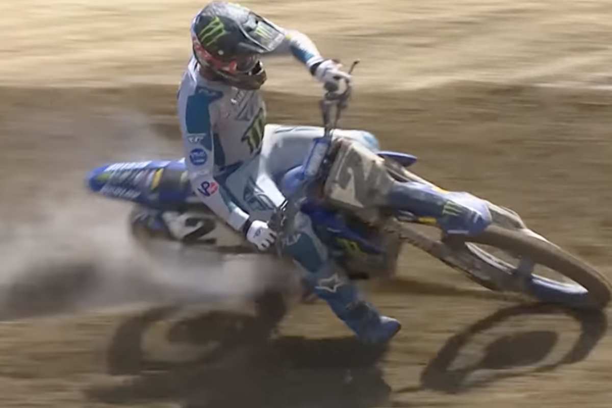 Cooper Webb fiel im ersten Lauf mit Motorschaden aus