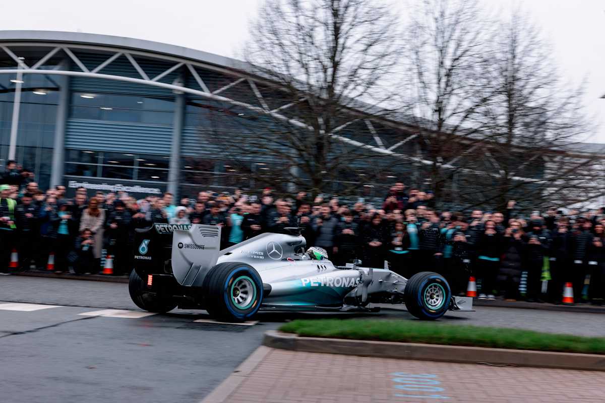 Zum ersten Mal fuhr ein F1-Auto auf dem Mercedes-Gelände in Brixworth 