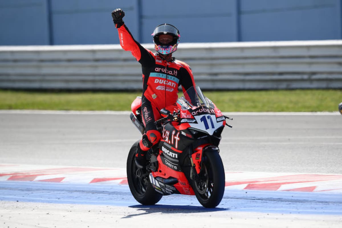 Nicolò Bulega gewinnt Lauf 1