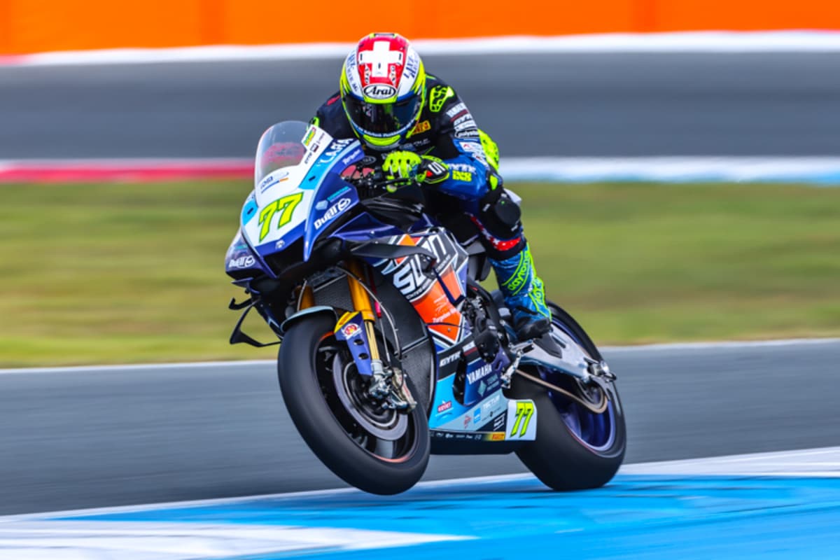 WorldSBK-Pilot Aegerter amüsiert sich beim IDM-Besuch in Assen