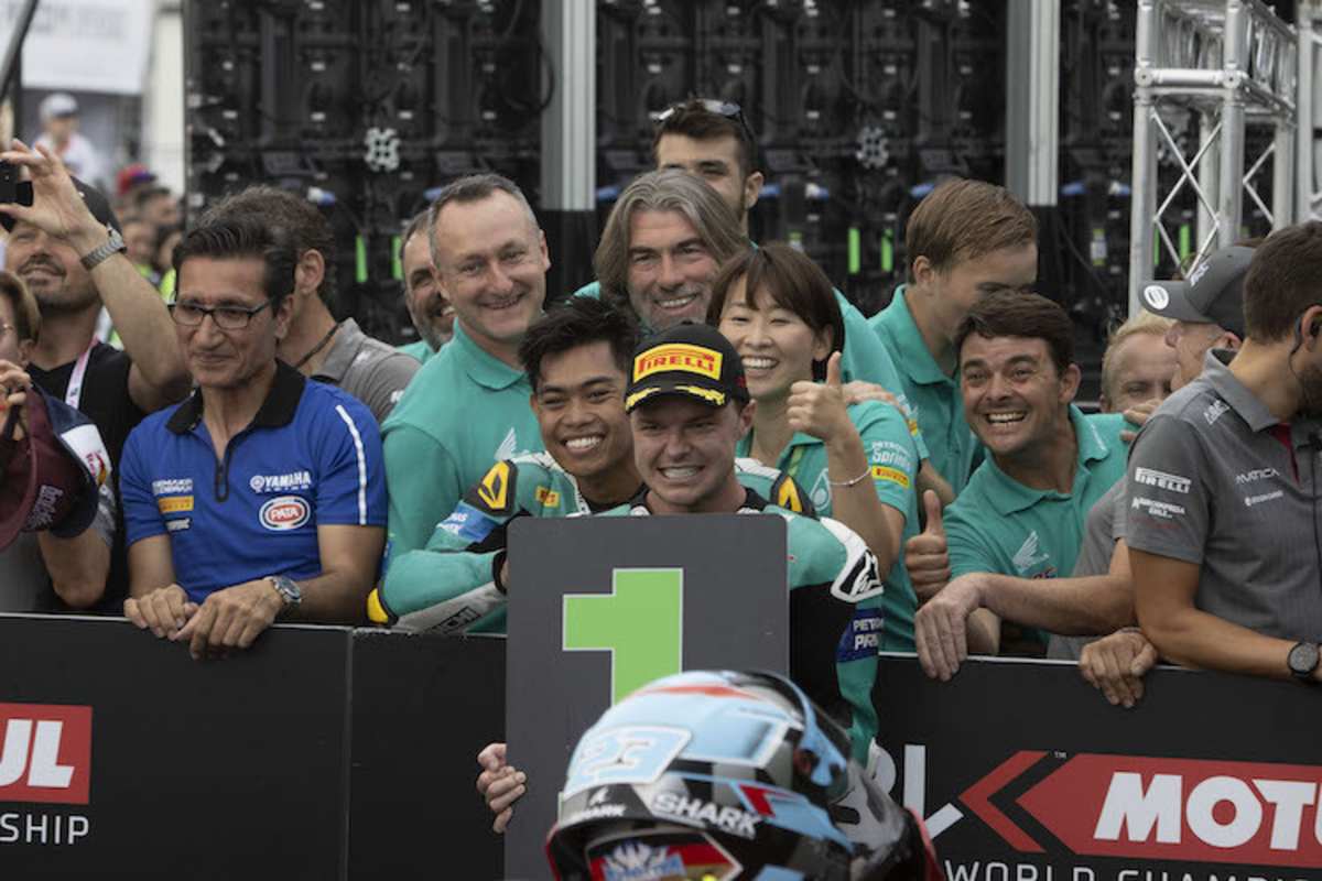 Tarran Mackenzie gewinnt Lauf 2