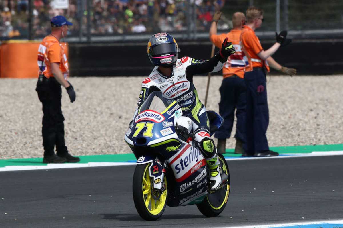 Ayumu Sasaki gewinnt das Rennen