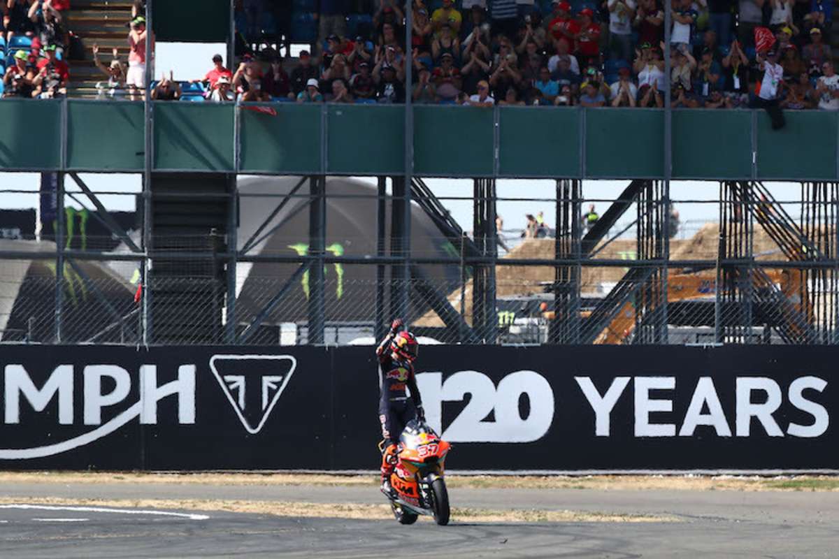 Augusto Fernandez gewinnt das Rennen