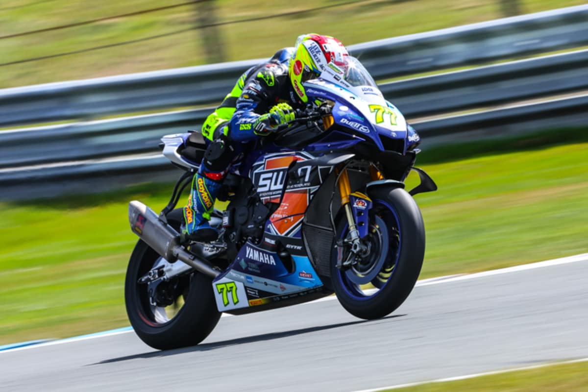 WorldSBK-Pilot Aegerter amüsiert sich beim IDM-Besuch in Assen