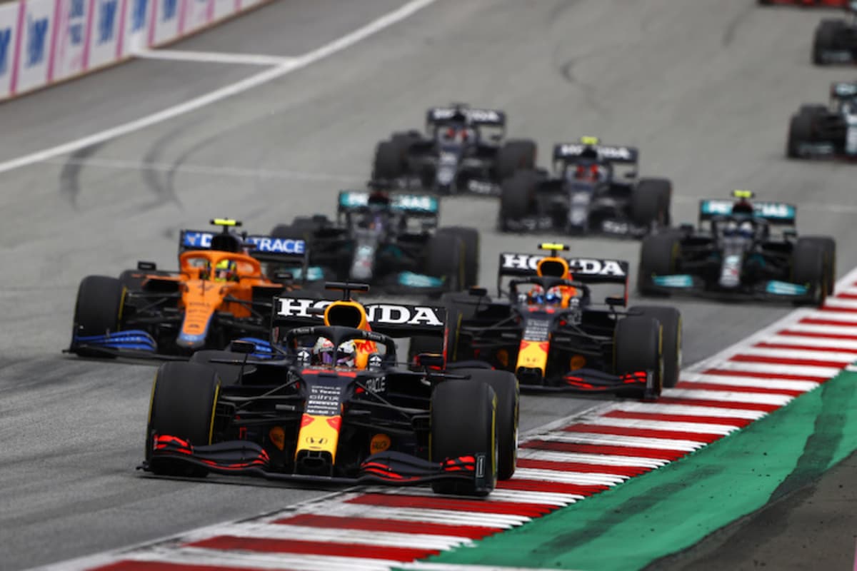 Max Verstappen voran