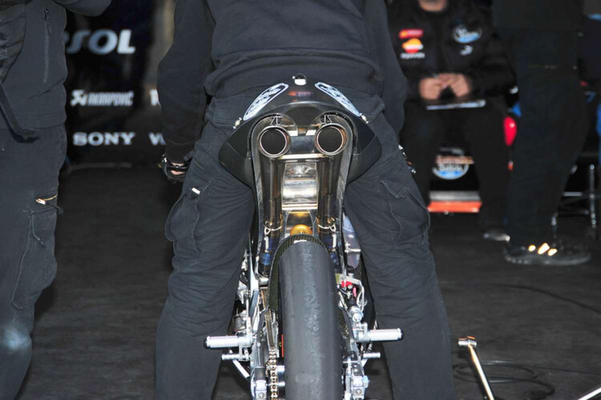 Almeria: Doppelauspuff an der Maschine von Alex Rins