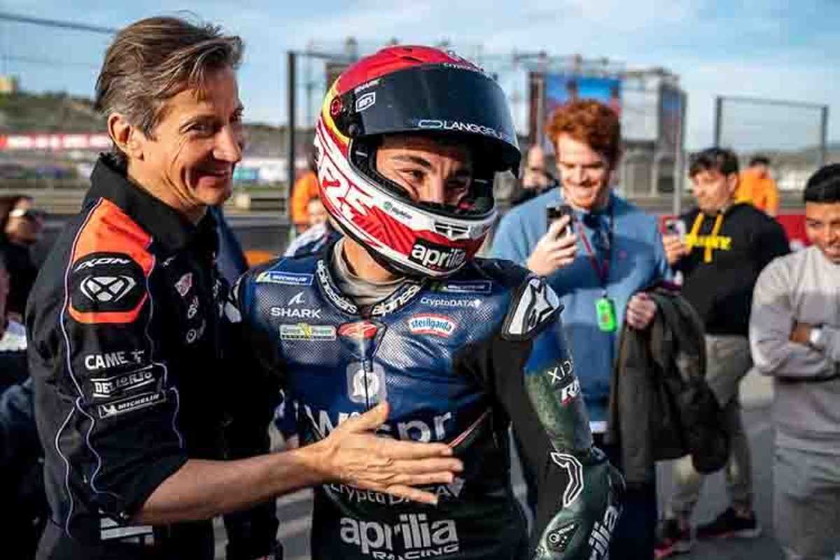 Massimo Rivola mit Raúl Fernández nach Platz 5 beim Valencia-GP