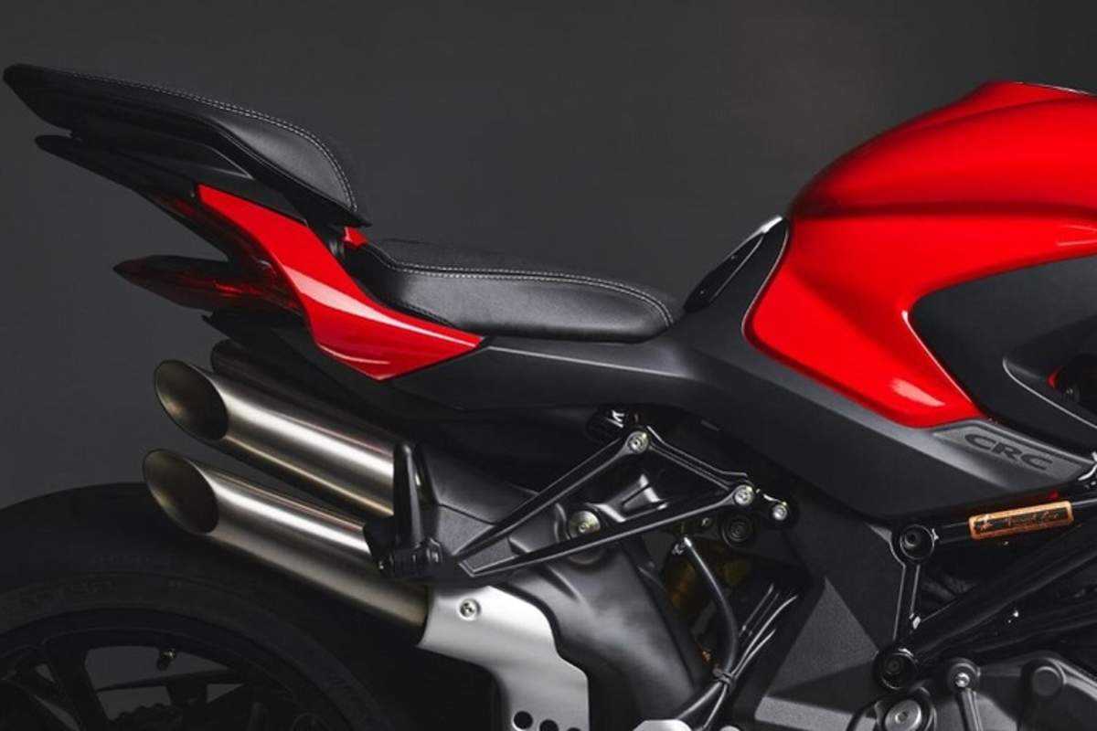 Höherer Lenker, tiefere Fussrasten, mehr Sattelpolster für bequemere Sitzhaltung