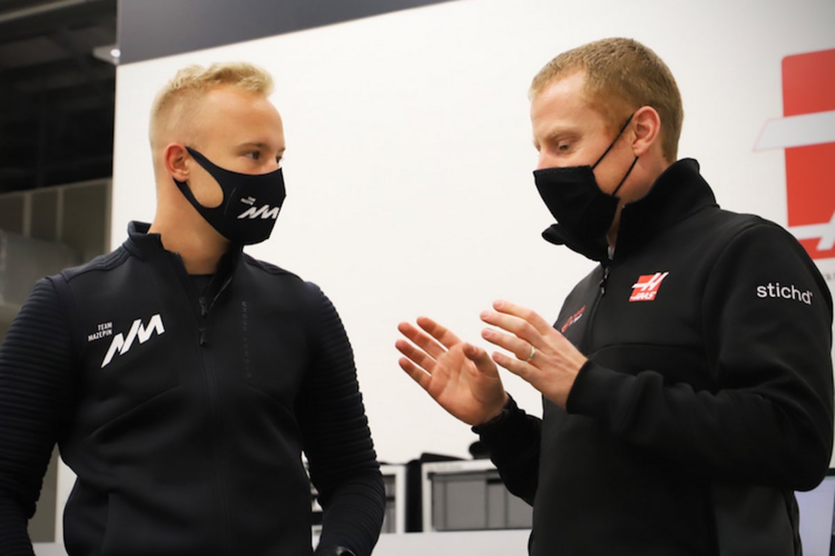 Nikita Mazepin (links)