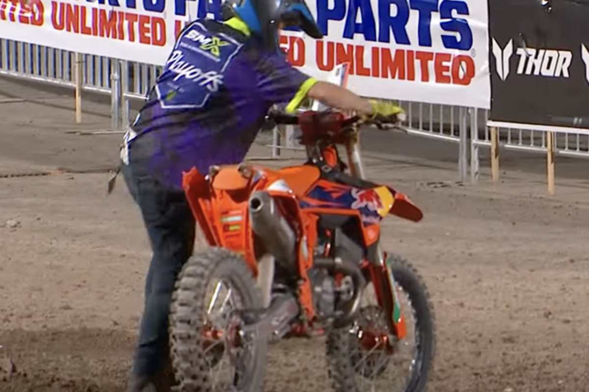 Das verbogene Motorrad von Chase Sexton