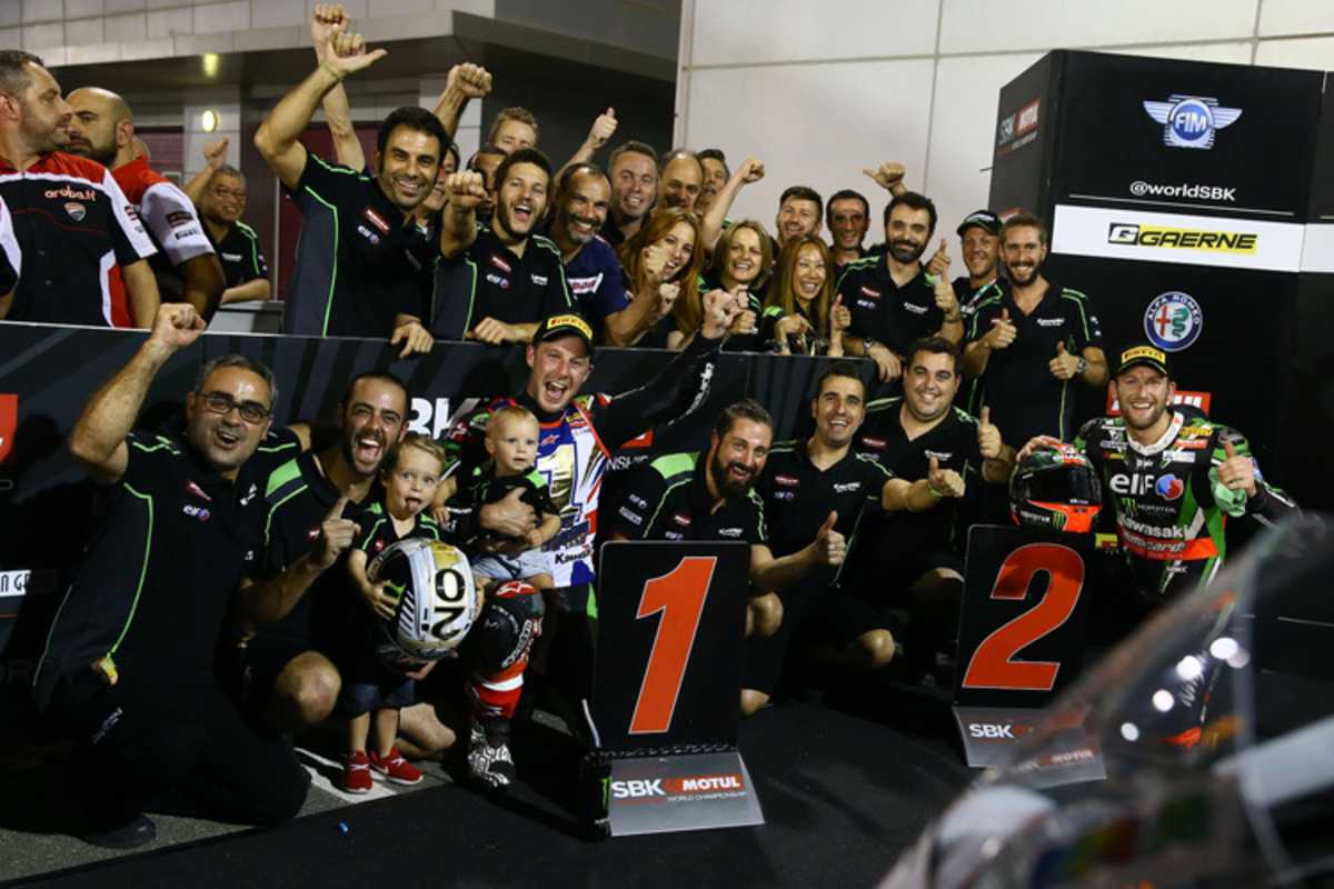 Das Kawasaki-Werksteam mit Jonathan Rea und Tom Sykes