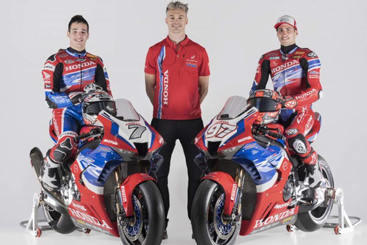 Leon Camier (Mitte) mit Iker Lecuona (li.) und Xavi Vierge