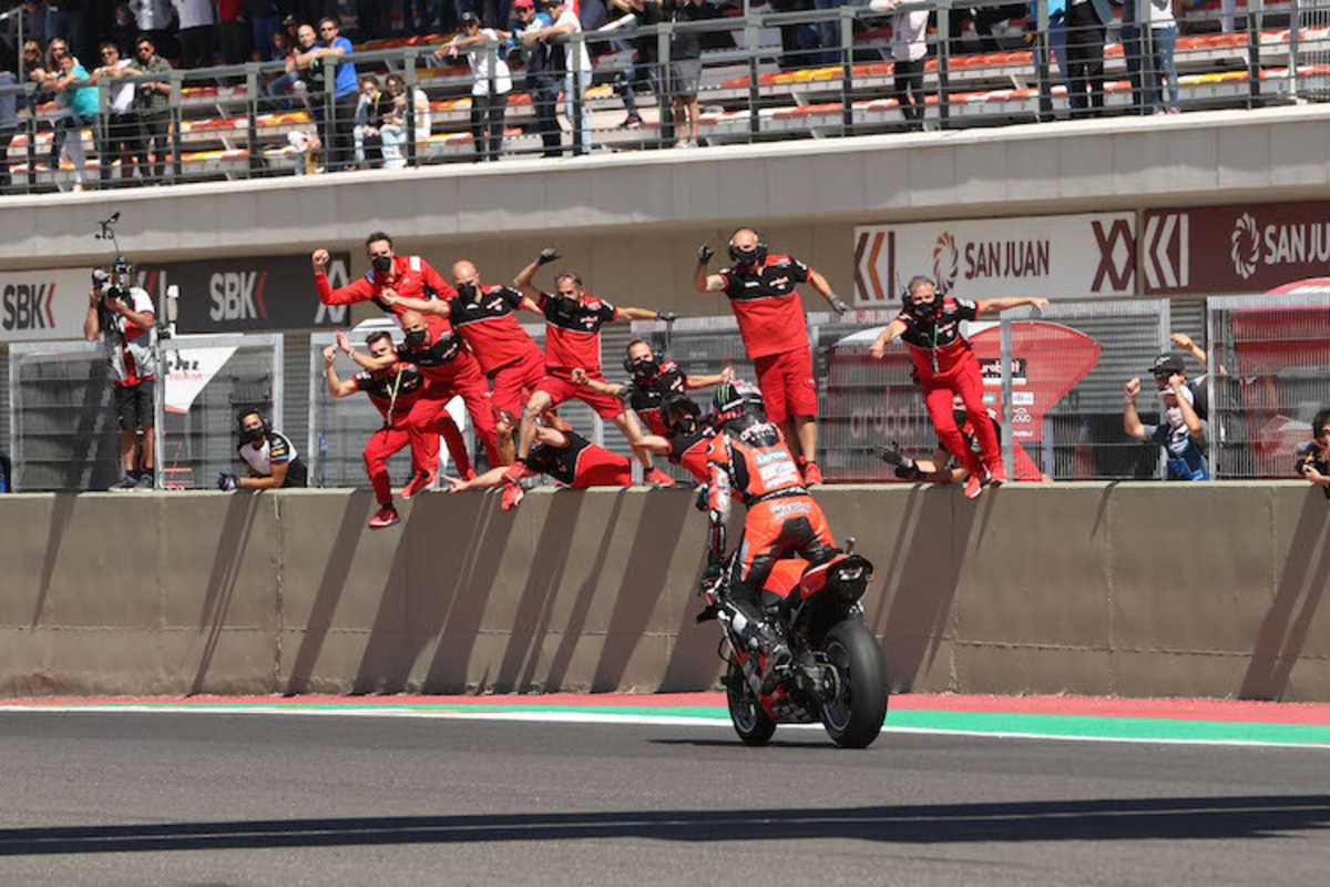 Scott Redding gewinnt das Rennen