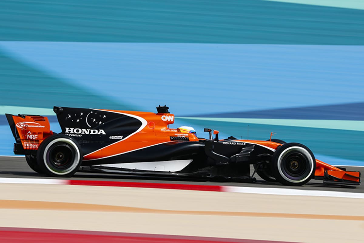 Eine Mondsichel und Sternchen auf dem McLaren von Fernando Alonso 2017