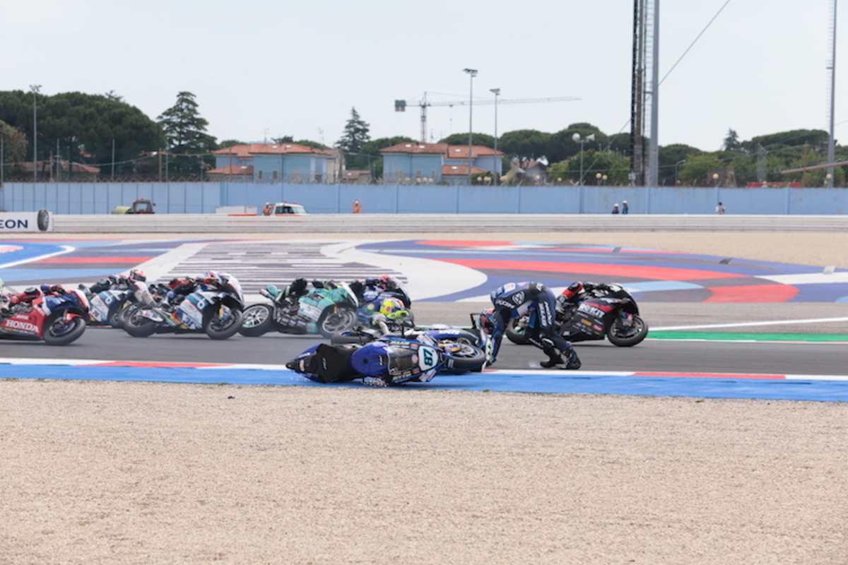 Der Sturz von Dominique Aegerter in Misano