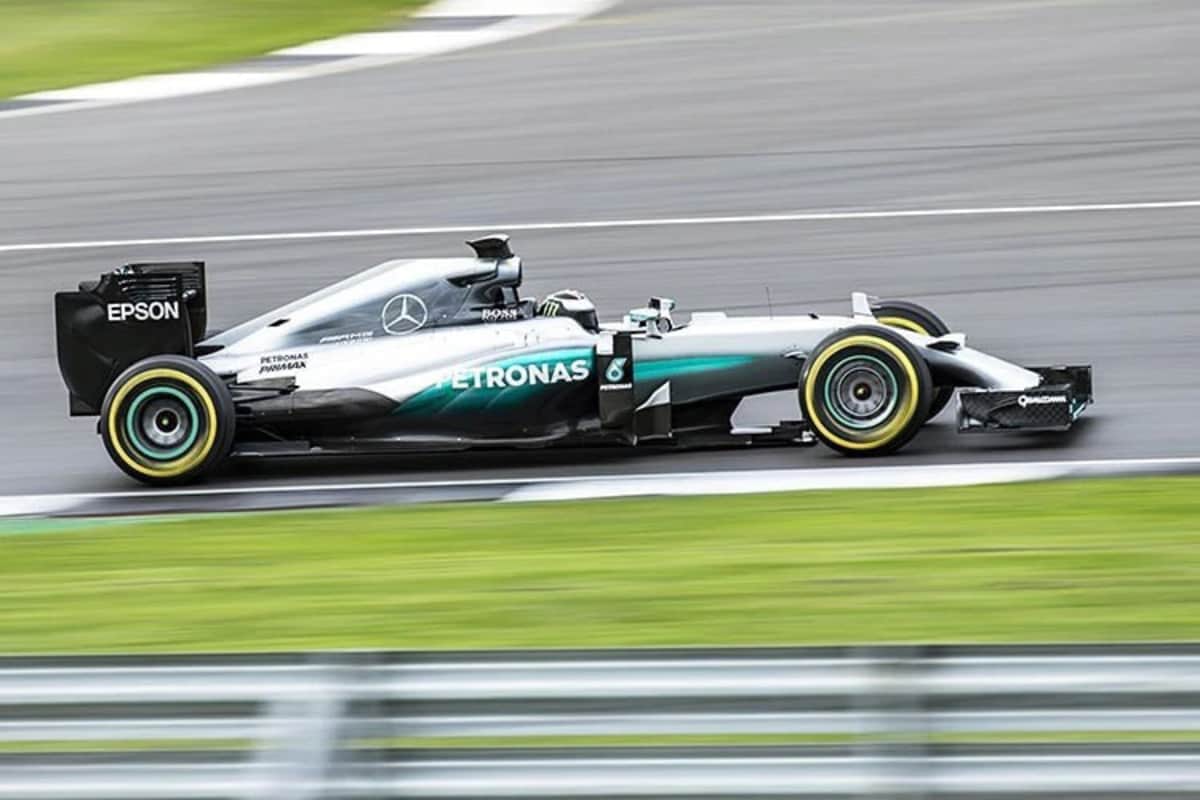 Jorge Lorenzo 2016 in Silverstone in einem Mercedes W05 von Lewis Hamilton 