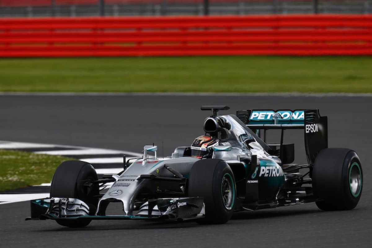Pascal Wehrlein im 2014er Mercedes mit unmarkierten Pirelli-Reifen