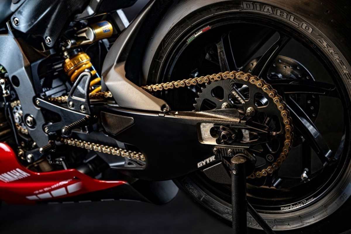 Verbaut ist die gleiche Unterzug-Schwinge, wie sie die Werksfahrer in der Superbike-WM verwenden