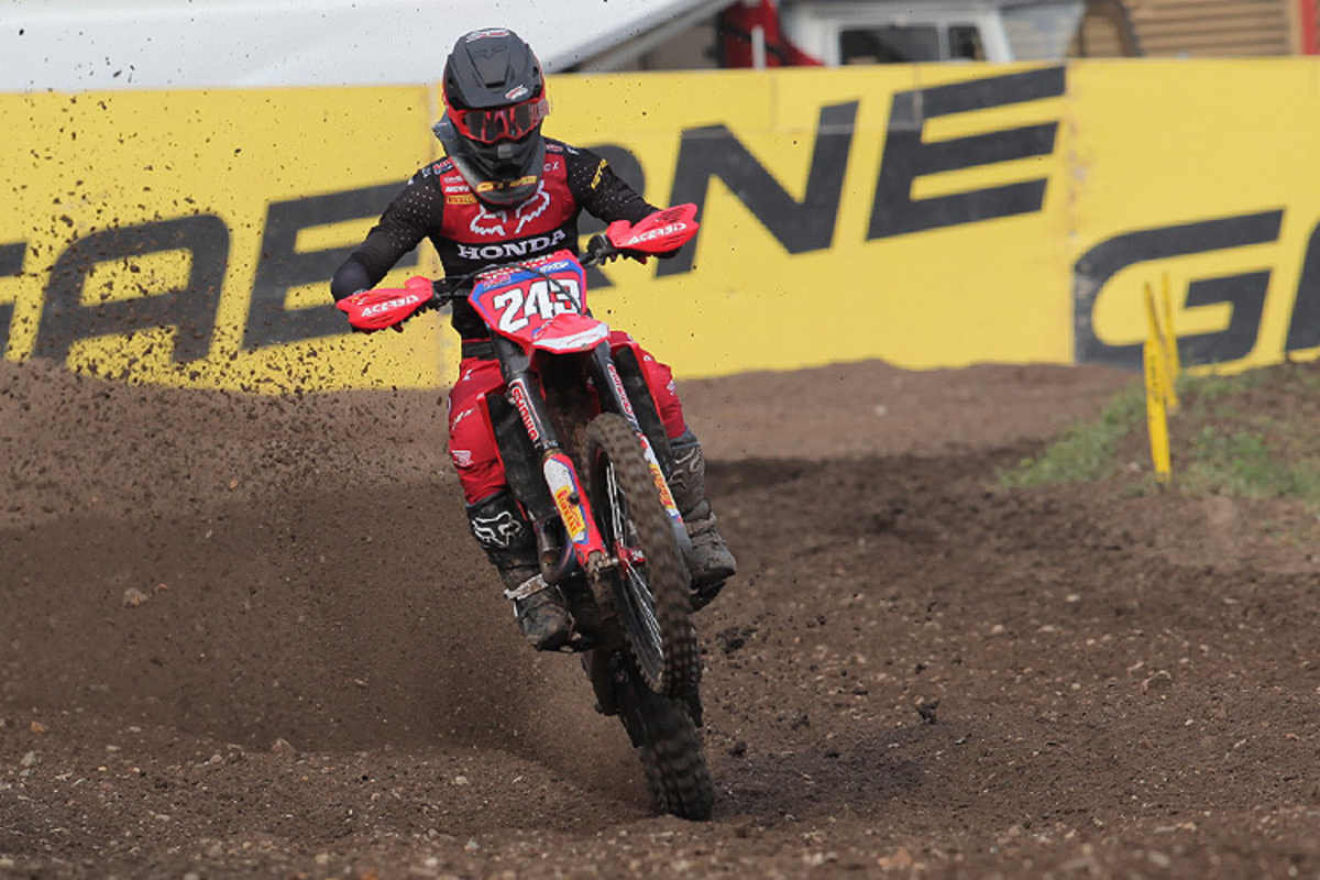 Tim Gajser tänzelt zum Sieg