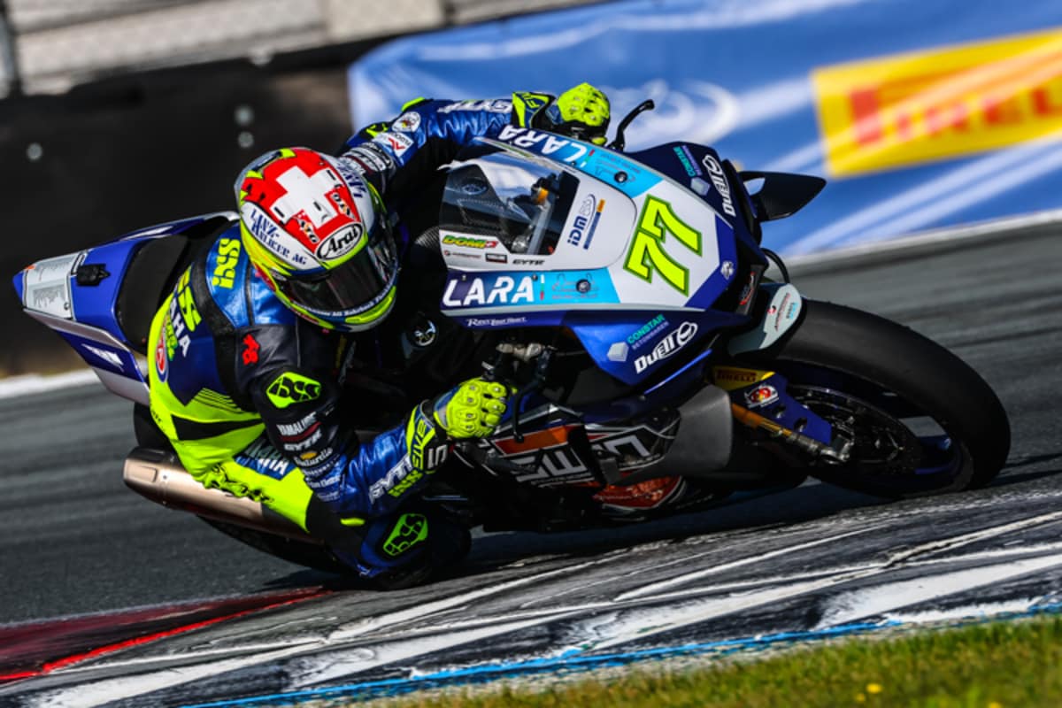 WorldSBK-Pilot Aegerter amüsiert sich beim IDM-Besuch in Assen