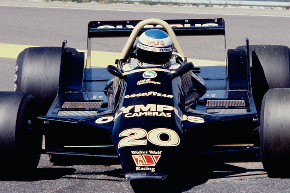 Auf der Fahrzeugnase: Der Wolf von Walter Wolf