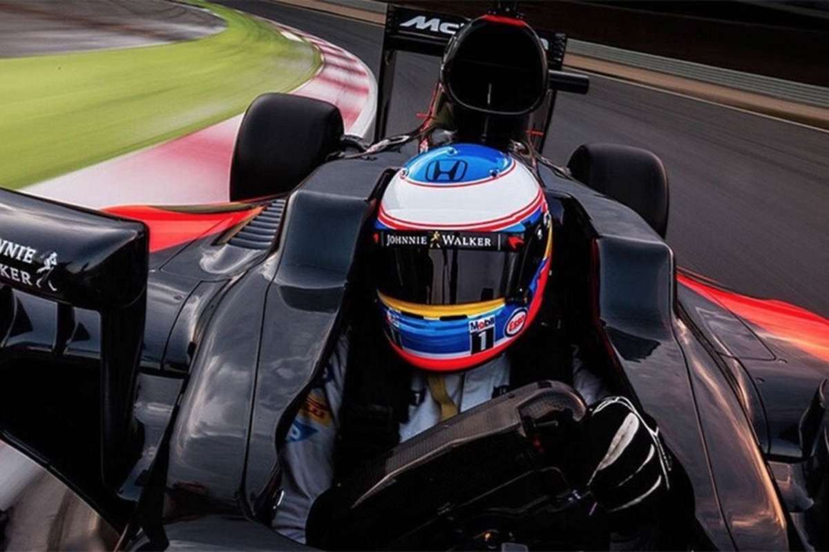 Fernando Alonso an seinem Arbeitsplatz