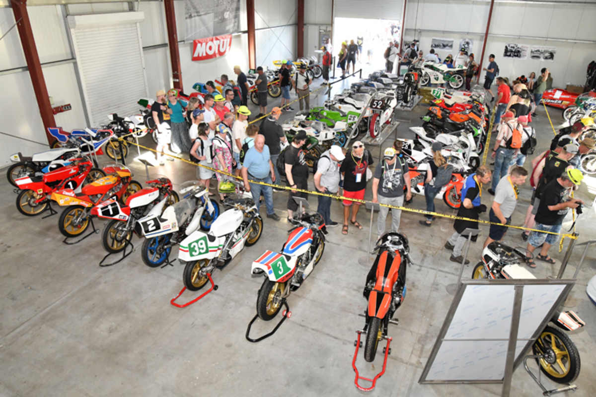 Ausstellung historischer Rennmaschinen
