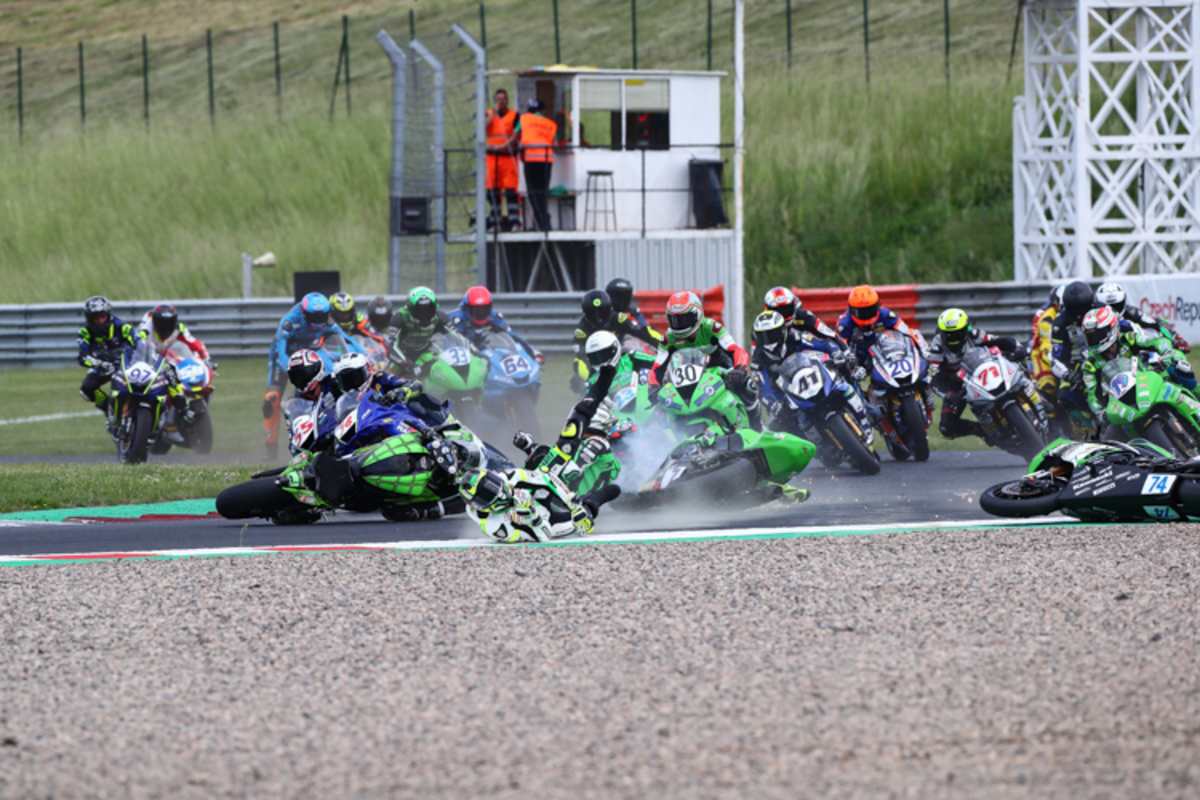 Supersport Crash in der Schikane