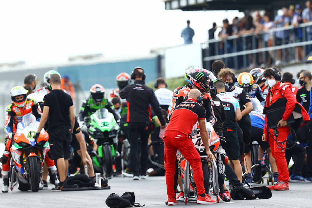 Willkommen zum Rennen in Donington Park