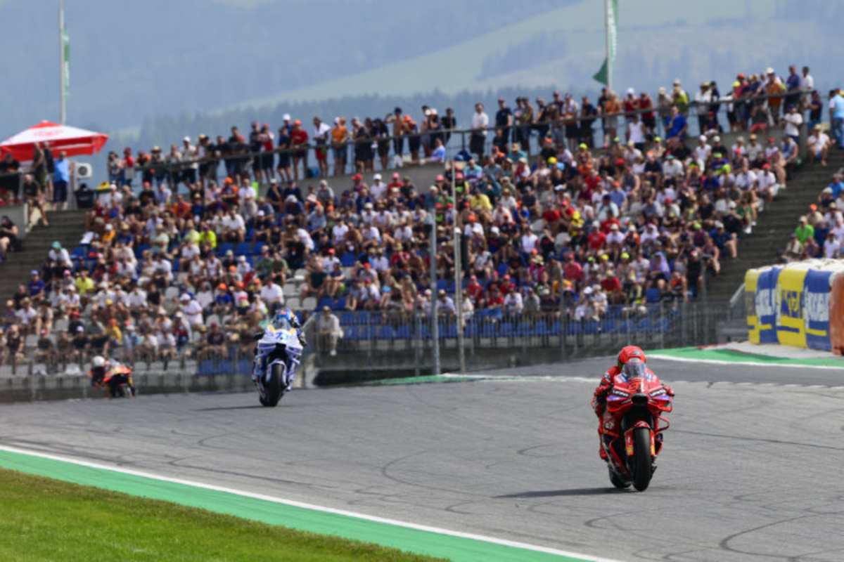 Marc Marquez (vorne) geht als Favorit ins Rennen