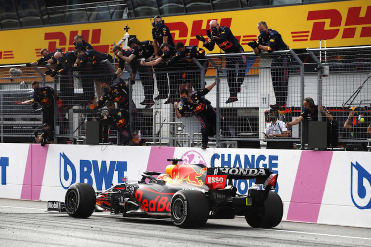 Max Verstappen gewinnt das Rennen