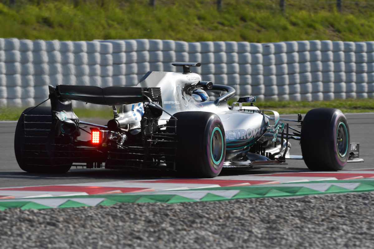 Der neue Kamin-artige Luftauslass bei der Motorverkleidung des Silberpfeils