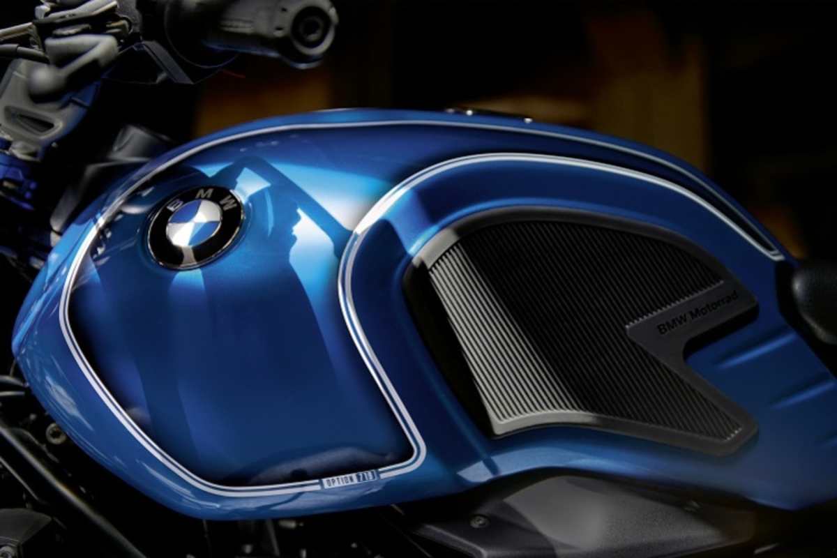 Das machten die damals noch von Hand: Auch die Neue hat eine Linierung und Gummipads am Tank