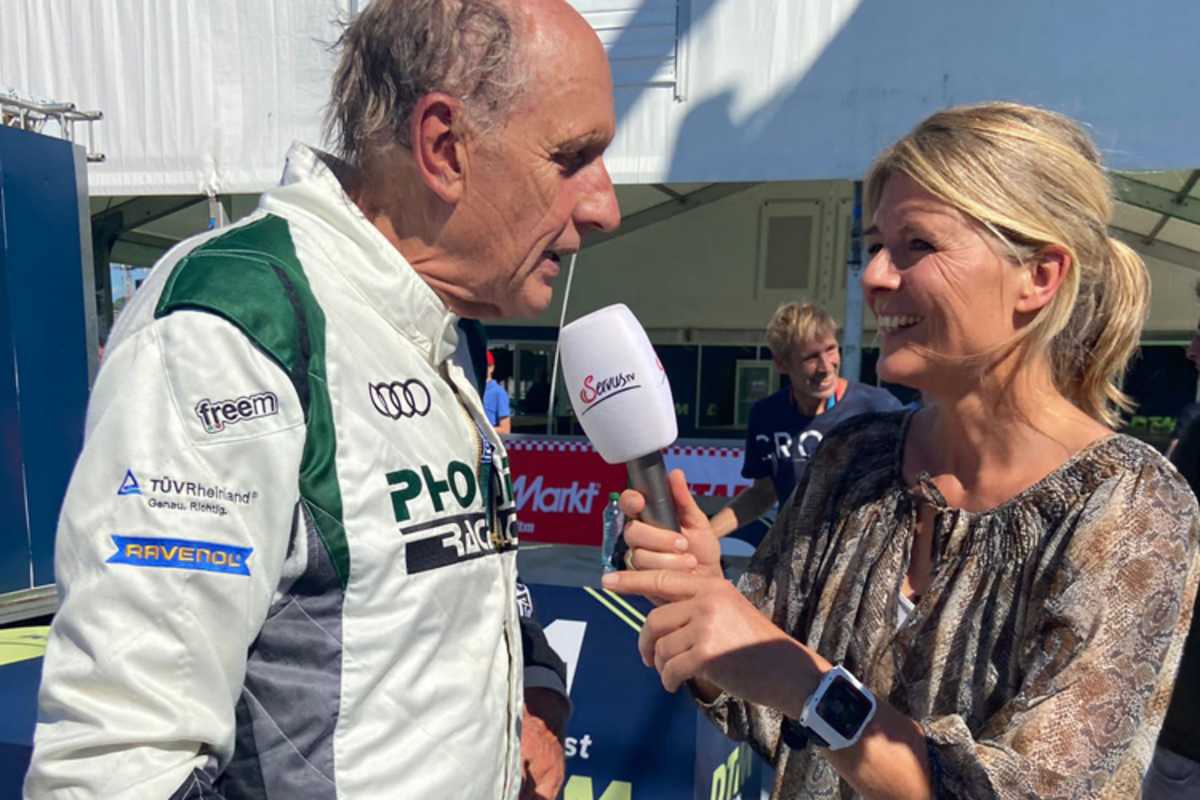 Tochter Maren Braun beim Interview-Dreh für ServusTV