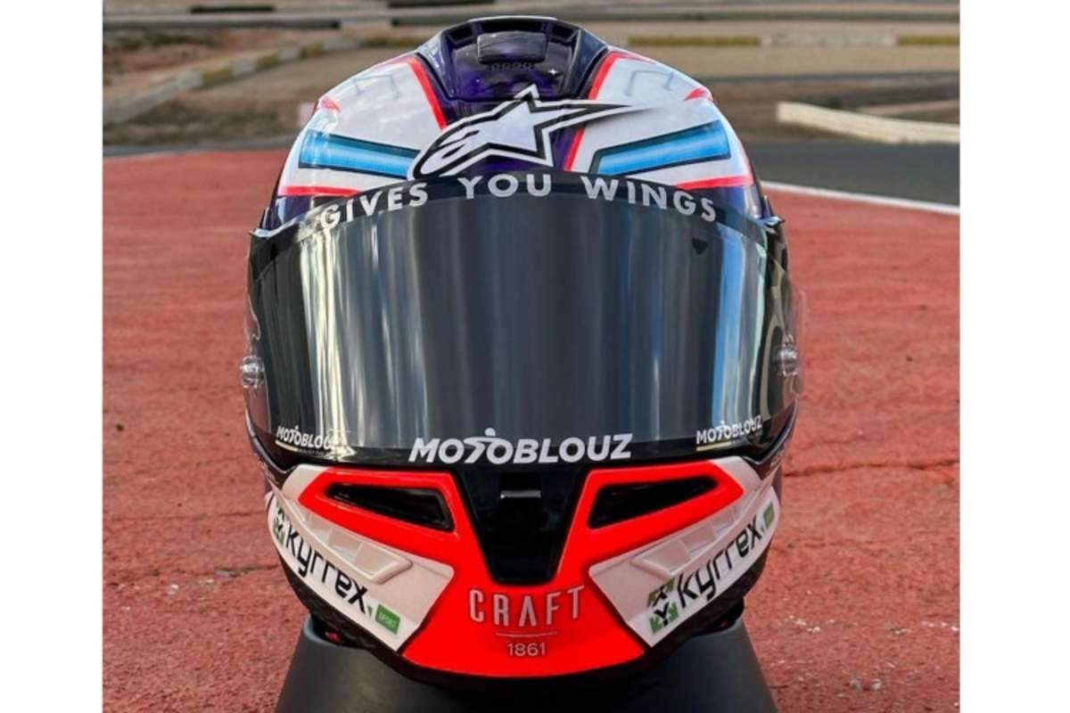 So präsentiert sich der Alpinestars-Integralhelm in der Frontansicht