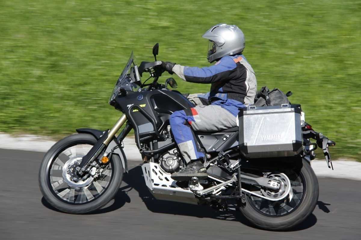 Die Yamaha Ténéré 700 macht auch auf Asphalt eine sehr gute Figur