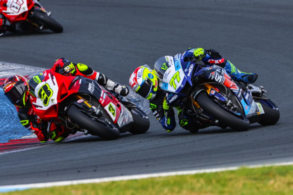 WorldSBK-Pilot Aegerter amüsiert sich beim IDM-Besuch in Assen