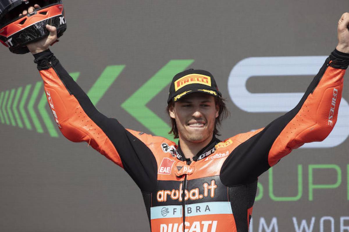 Nicolò Bulega gewinnt Lauf 1